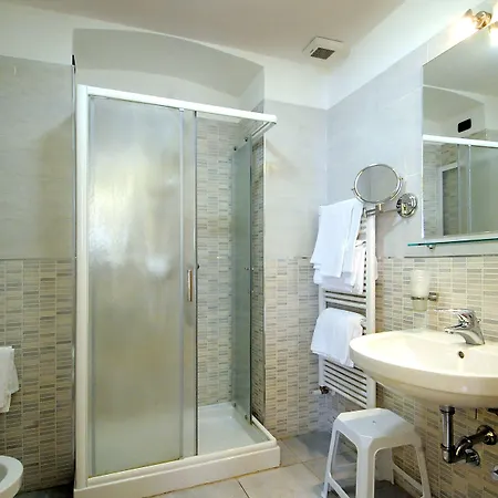 Alexander & Hotel 3*