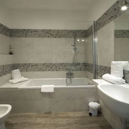 Alexander & Szálloda