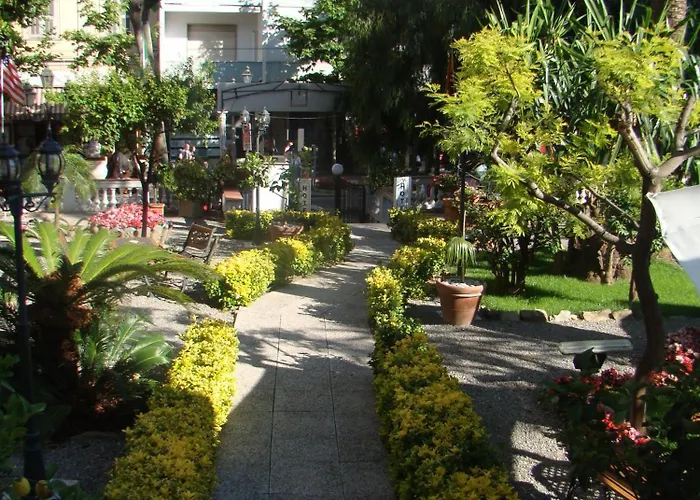 فندق Alexander 3*