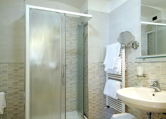 Alexander فندق 3*