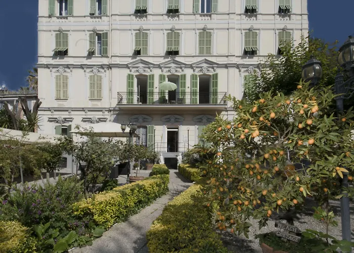 Alexander فندق 3*